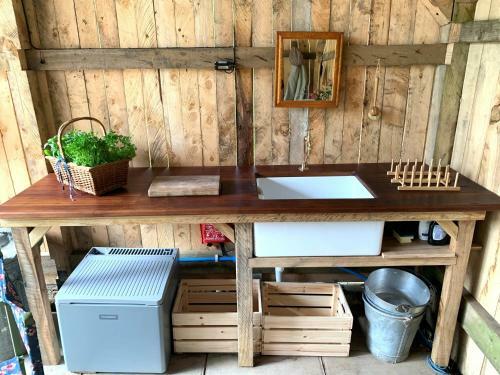 Genuine Gypsy Wagon And Glamping In Private Field