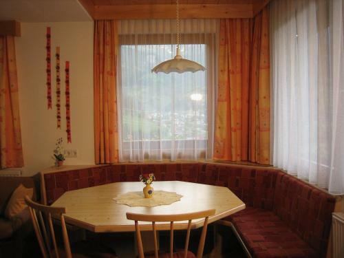 Hostal Ferienwohnungen P�tscher