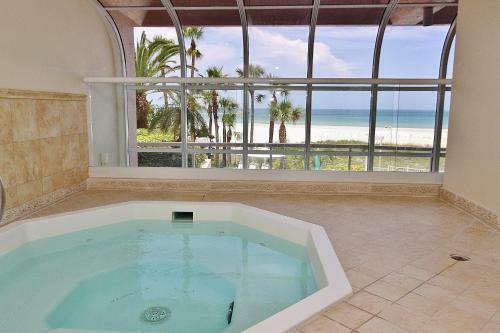 Crescent Beach Club II 6f