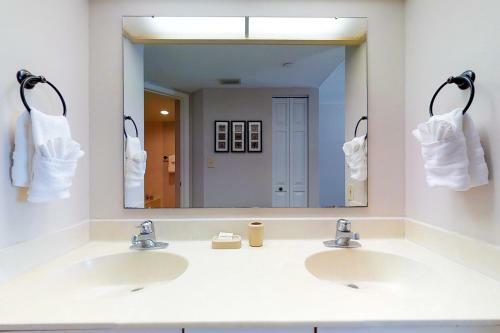 Crescent Beach Club II 6f