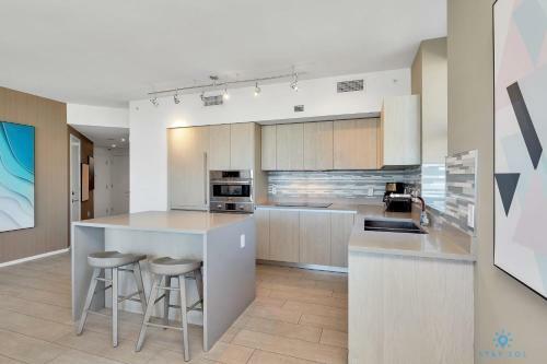 5 Amenities 22 High Floor With Stunning Views Infinity Edge Pool