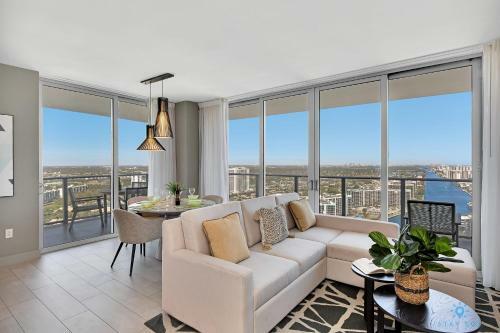5 Amenities 22 High Floor With Stunning Views Infinity Edge Pool