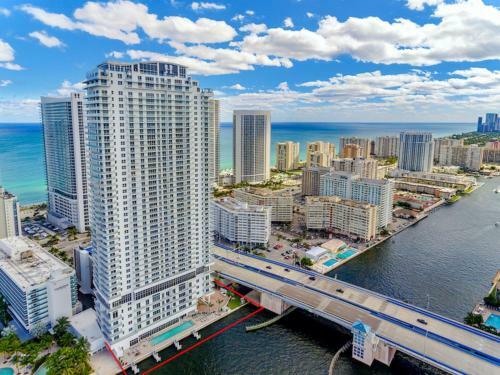 5 Amenities 2 2 High Floor With Stunning Views Infinity Edge Pool