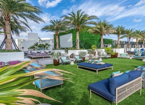 5 Amenities 2 2 High Floor With Stunning Views Infinity Edge Pool