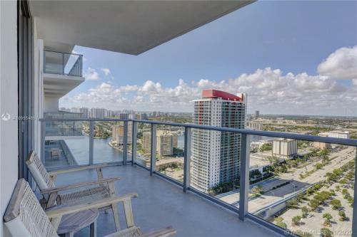 5 Amenities 2 2 High Floor With Stunning Views Infinity Edge Pool