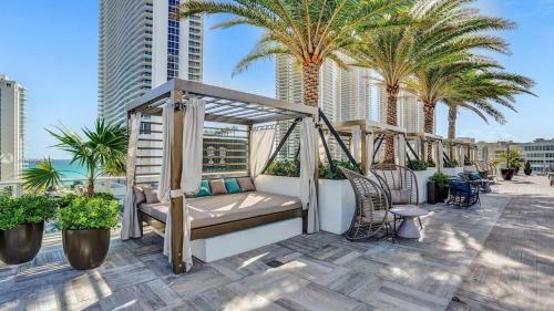 5 Amenities 2 2 High Floor With Stunning Views Infinity Edge Pool