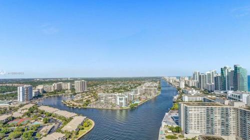 5 Amenities 2 2 High Floor With Stunning Views Infinity Edge Pool