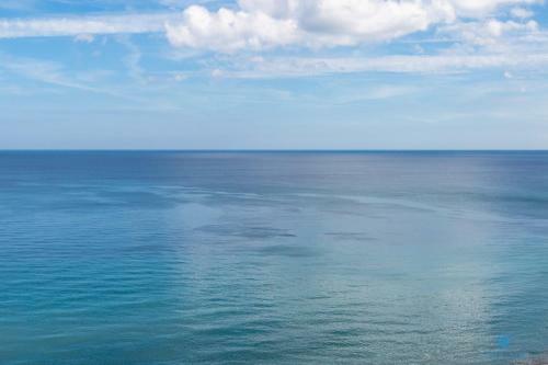 Amenities 2br Insane Ocean View Balcony Beachfront Resort Amazing Pool