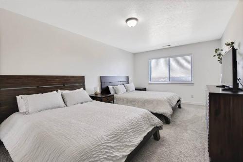 Treasure Valley?s Massive Gathering Home With Ballroom Sleeps 32