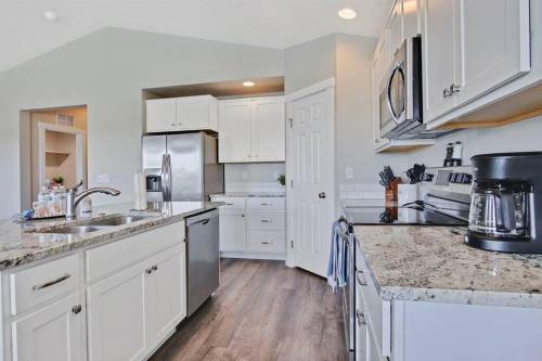Gorgeous 3 Bedroom Private Custom Home In Central Meridian