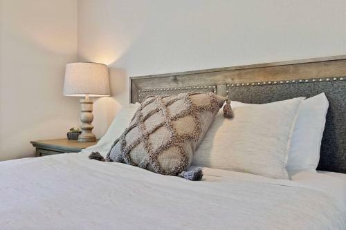Gorgeous 3 Bedroom Private Custom Home In Central Meridian