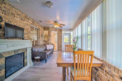 Spring Hill Bungalow With Heated Pool And Lanai!