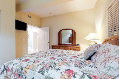 Palms Of Treasure Island 208