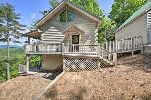 Treetop Hideout With Long-range Mountain Views!