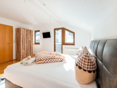 Spectacular Apartment In L�ngenfeld With 3 Balconies