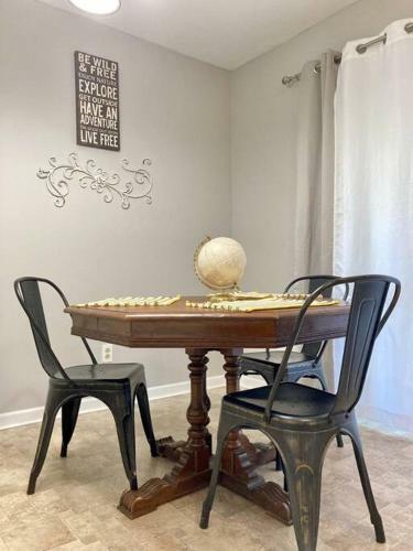 3 Bed 1.5 Bath Central Location, 11 Min To Base