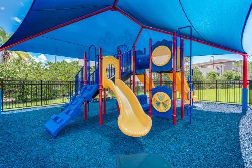 Updated Vista Cay Townhome, 10 Min From Universal