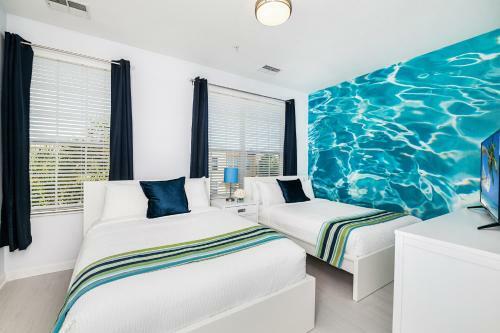 Updated Vista Cay Townhome, 10 Min From Universal