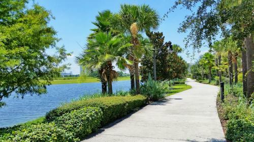 Updated Vista Cay Townhome, 10 Min From Universal