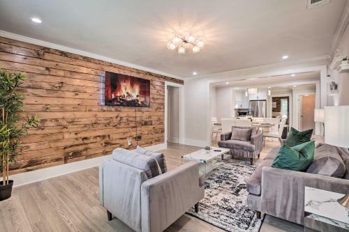 Updated Atlanta Home With Yard, Patio And Grill!