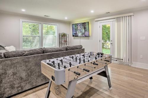 Updated Atlanta Home With Yard, Patio And Grill!