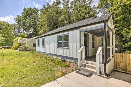 Updated Atlanta Home With Yard, Patio And Grill!