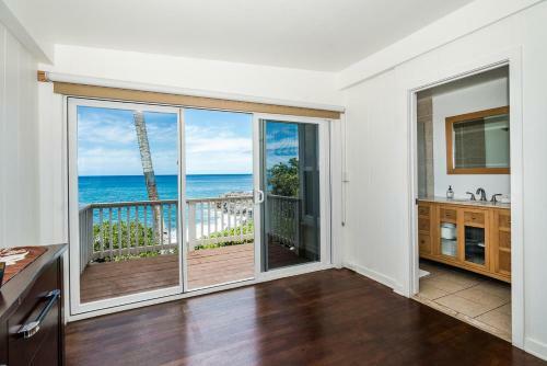 Waimea Point Oceanfront House - (with Air Conditioning)