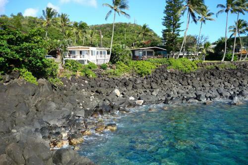Waimea Point Oceanfront House - (with Air Conditioning)