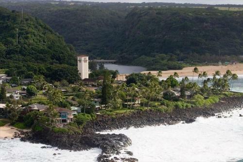 Waimea Point Oceanfront House - (with Air Conditioning)