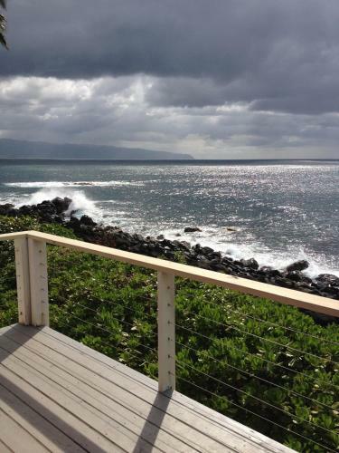 Waimea Point Oceanfront House - (with Air Conditioning)