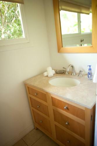 Waimea Point Oceanfront House - (with Air Conditioning)