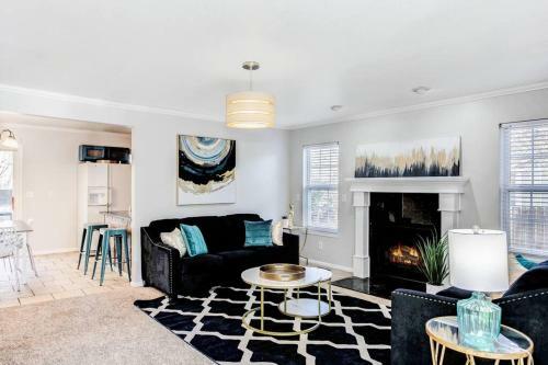 Wow! Spacious Retreat & Amazing Yard 2400+4bd/3bth