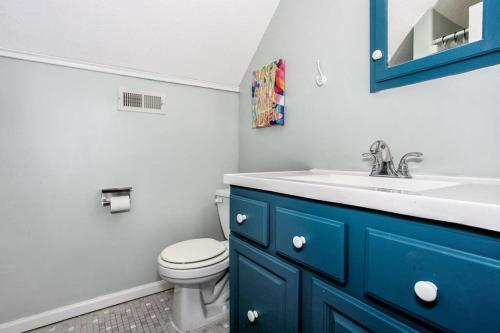Wow! Spacious Retreat & Amazing Yard 2400+4bd/3bth