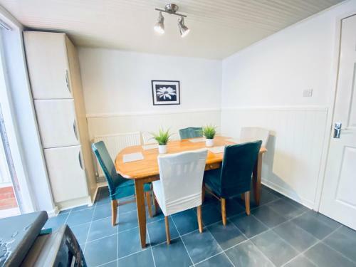 Apartamento Comfortable Manchester House With Conservatory & Parking