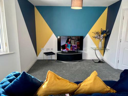 Lovely 2 Bedroom Apartment, 2 Bathrooms Parking