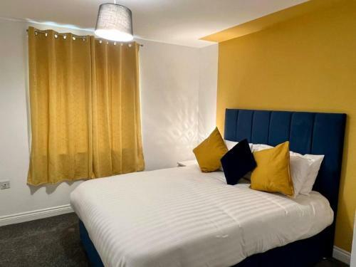 Lovely 2 Bedroom Apartment, 2 Bathrooms Parking