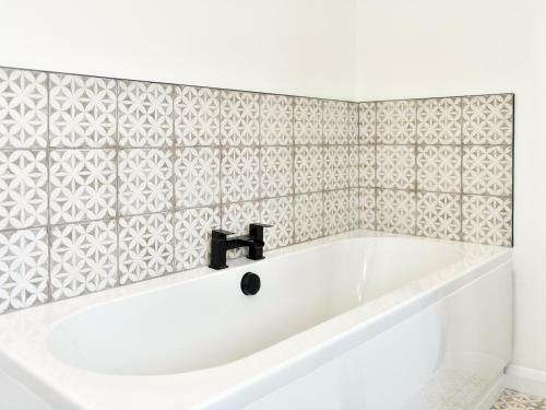 Pass The Keys Beautiful Spacious 4 Bedroom Home With Parking