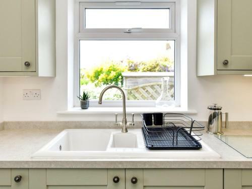Pass The Keys Beautiful Spacious 4 Bedroom Home With Parking
