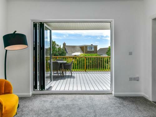 Pass The Keys Beautiful Spacious 4 Bedroom Home With Parking