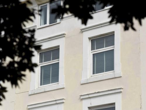 Pass The Keys Modern Seafront Apartment With Great Views Sleeps 4