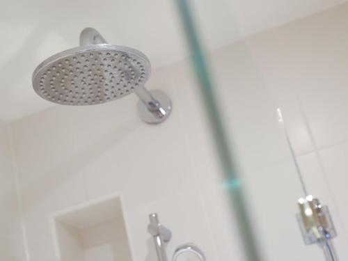Pass The Keys Modern Seafront Apartment With Great Views Sleeps 4