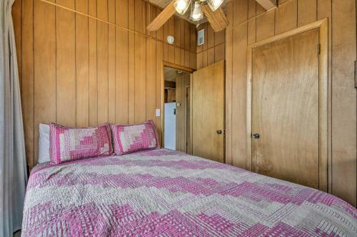 Lakefront Resort Cottage With Patio And Grill!