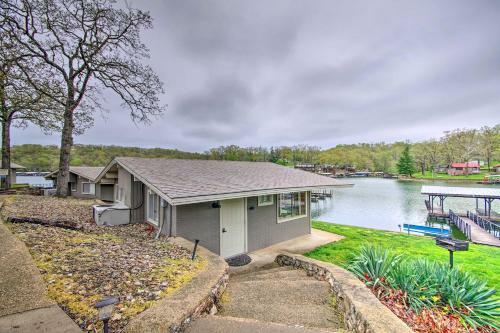 Lakefront Resort Cottage With Patio And Grill!