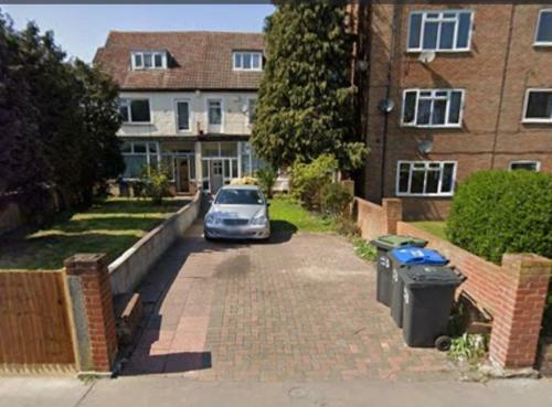 *big House *double Driveway*front & Rear Garden*