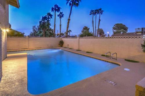 Desert Oasis Las Vegas - Pool, 5 Bedrooms, 9 Beds