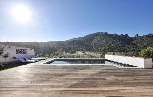 Nice Home In Fr�jus With Wifi And 3 Bedrooms