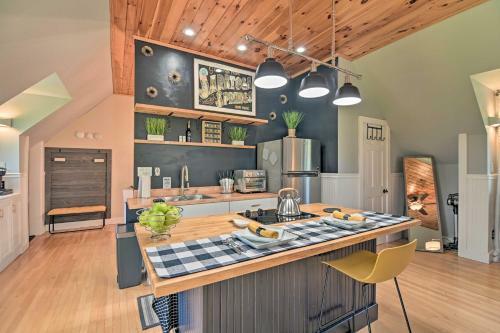 Apartamento Stylish Studio With Fireplace About 3 Mi From Dtwn!