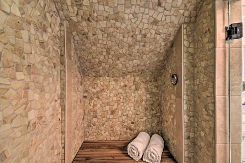 Apartamento Stylish Studio With Fireplace About 3 Mi From Dtwn!