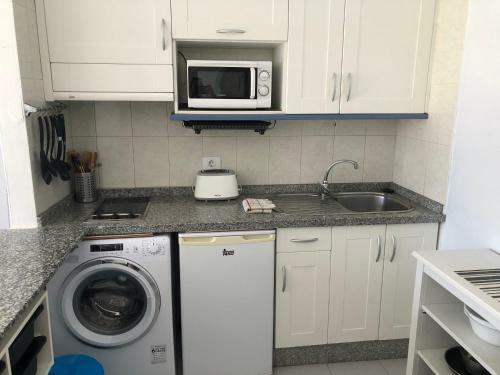 Casa Eef - One Bedroom Apartment Close To The Beach With A Communal Pool