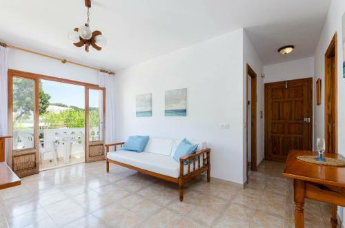 Yourhouse La Cabanya 6 Apartamentos De Playa With Shared Pool